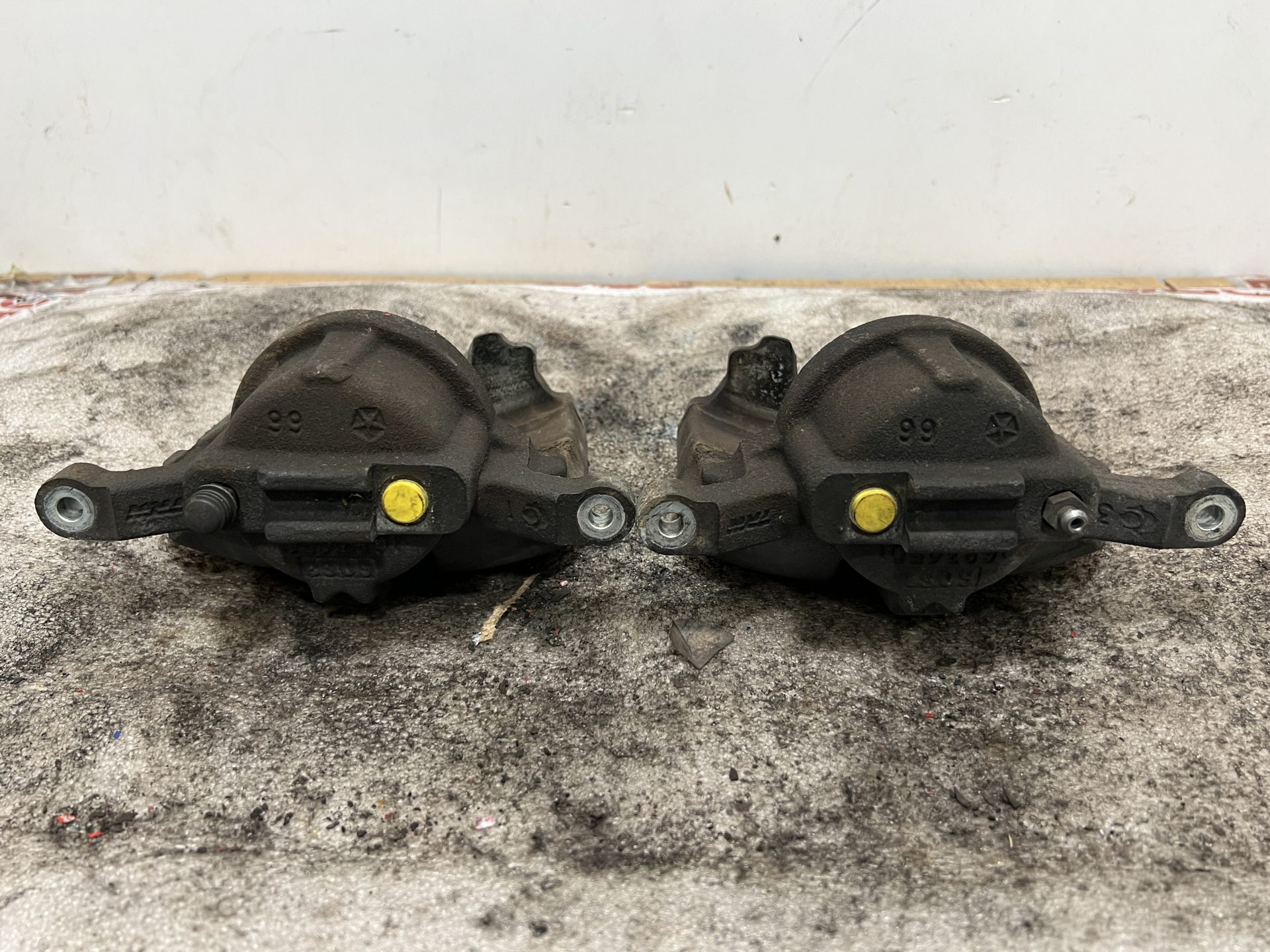 2016 Jeep Wrangler Brake Calipers Refurbishment i001068 Professional