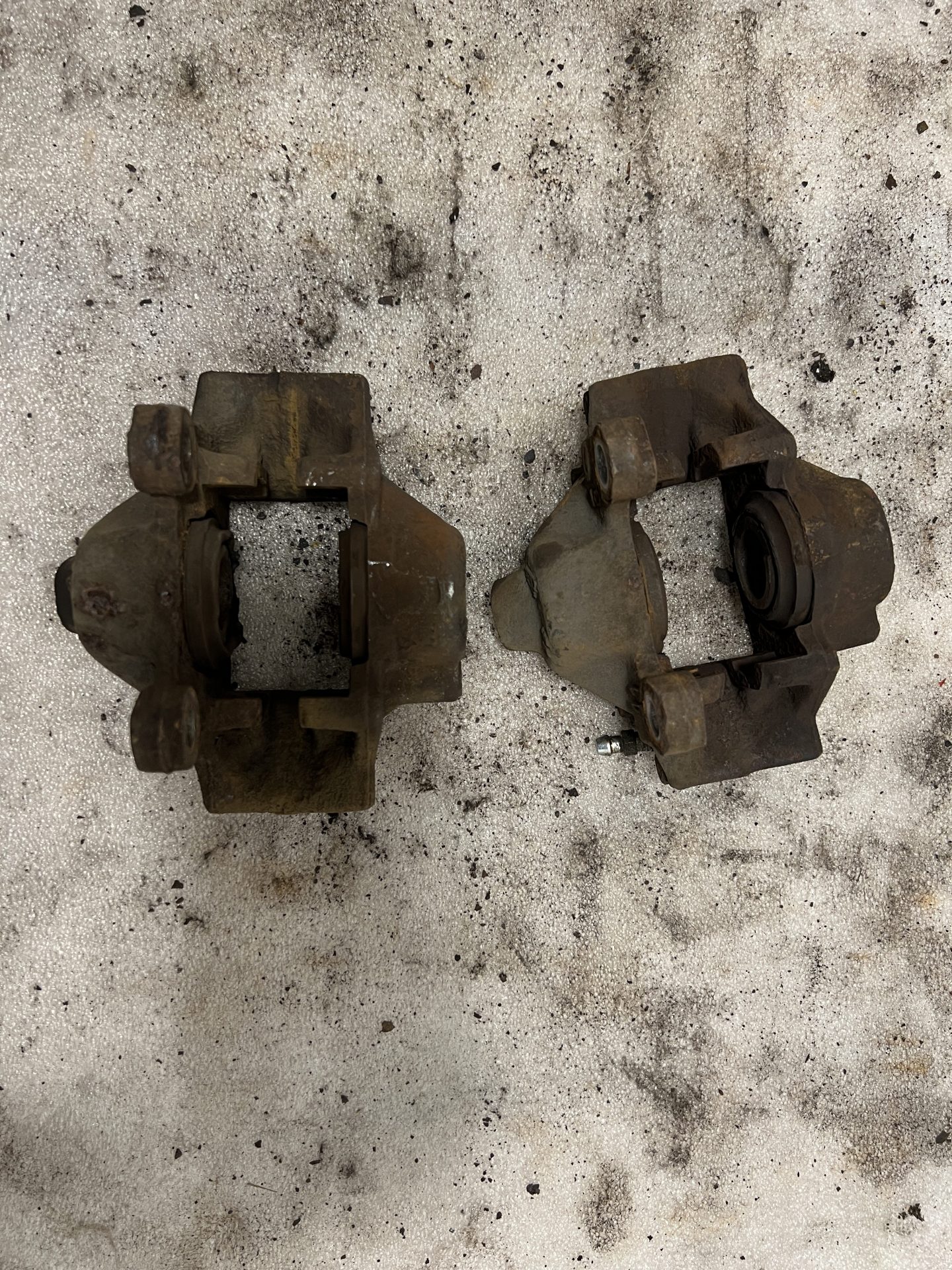 Mercedes Benz 190ce Brake Calipers Refurbishment